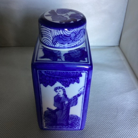 Small Square Blue White Chinoiserie Character Tea Jar - Picture 6 of 6